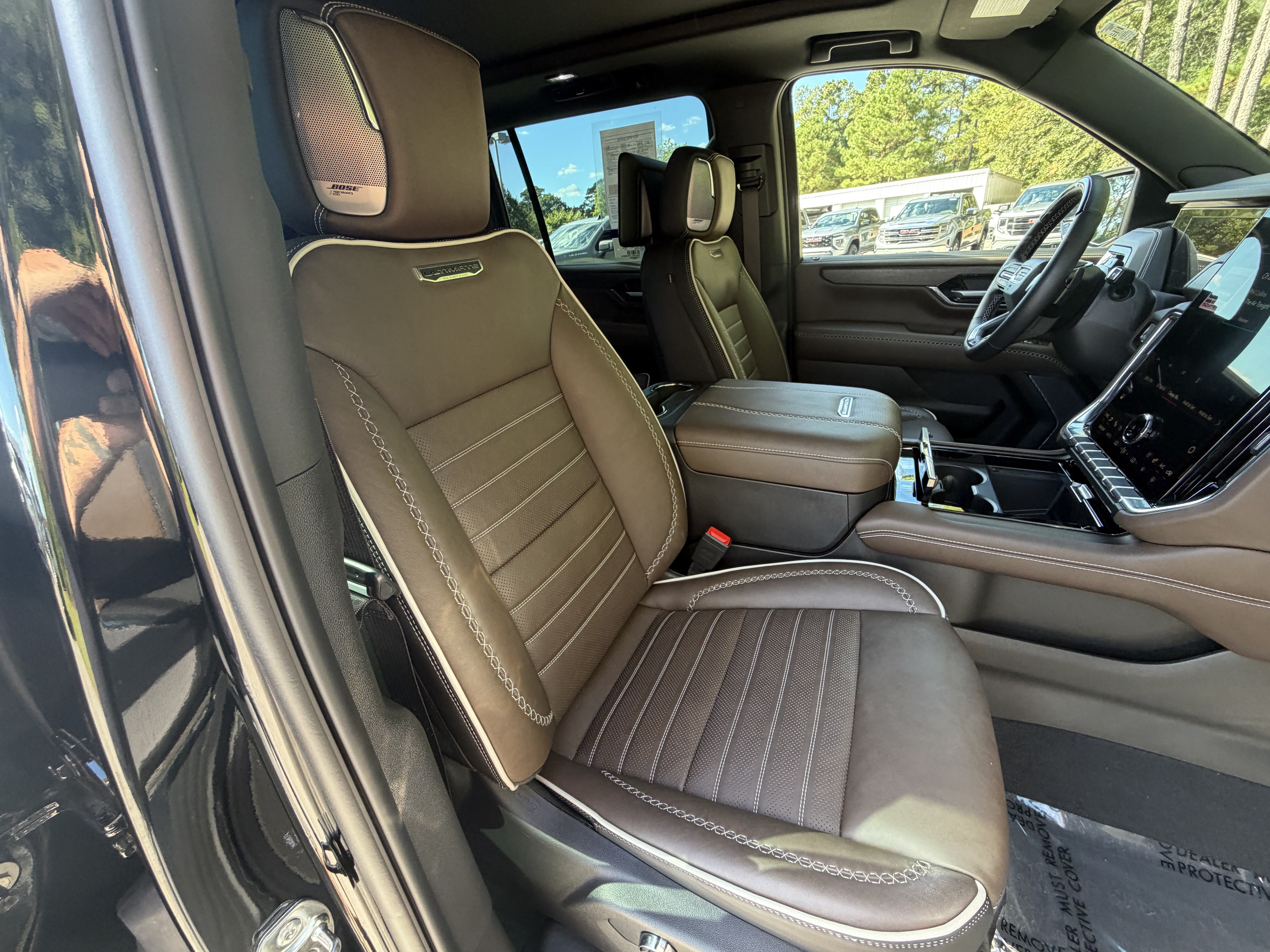 Used 2026 GMC Yukon XL Denali Ultimate w/ LPO, Illumination Package AWD/4WD image 24