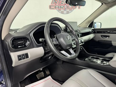 Used 2025 Honda Pilot EX-L image 10