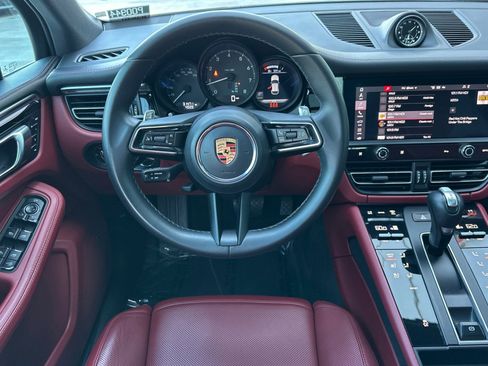 Certified 2022 Porsche Macan AWD image 14