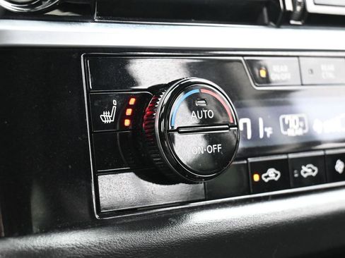 Used 2022 Nissan Pathfinder SV w/ SV Premium Package image 25