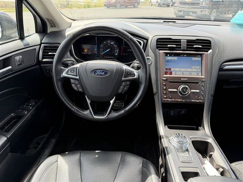 Used 2018 Ford Fusion Titanium AWD/4WD image 9