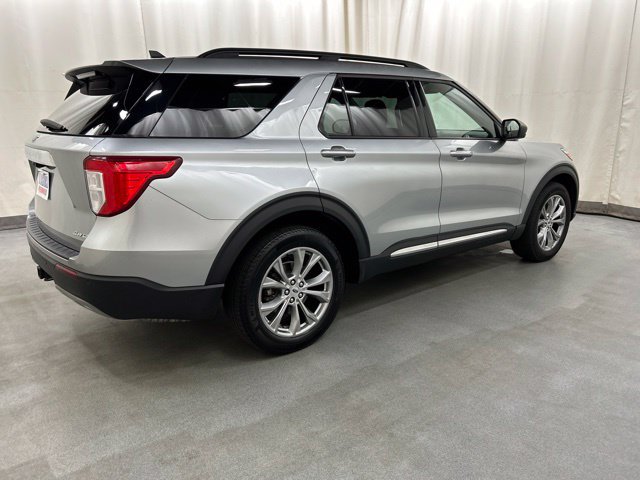 Used 2023 Ford Explorer XLT w/ Equipment Group 202A AWD/4WD image 4