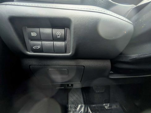 Certified 2023 Toyota Highlander XLE image 15