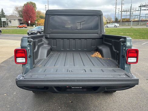 New 2025 Jeep Gladiator Sport image 20