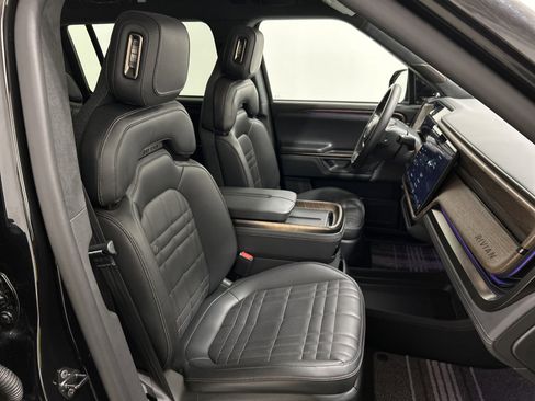 Used 2025 Rivian R1S Premium image 24