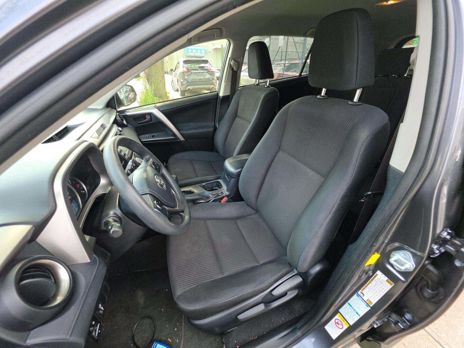 Used 2016 Toyota RAV4 LE AWD/4WD image 3