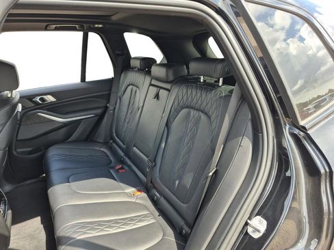 Used 2021 BMW X5 M50i image 27