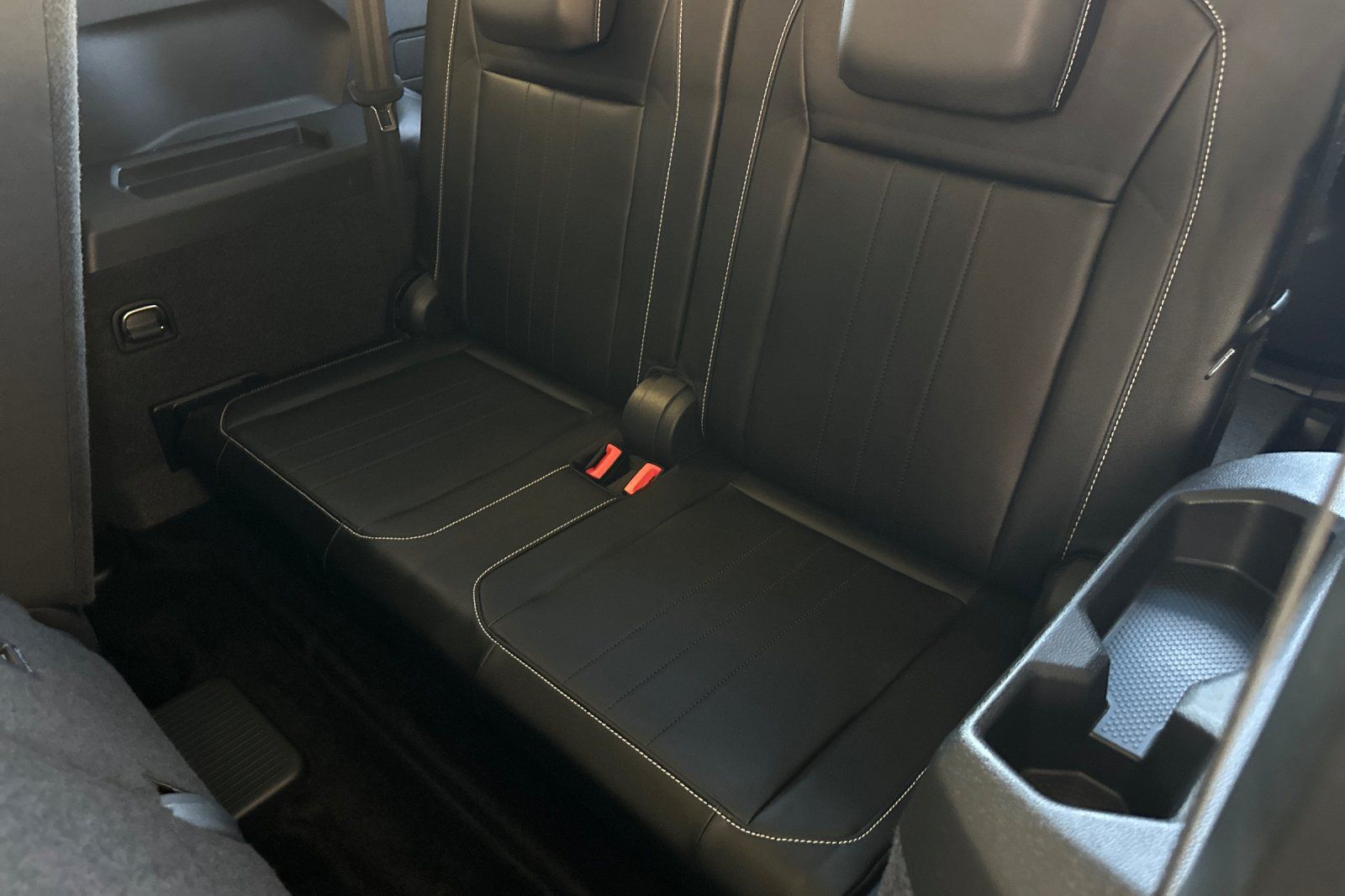 Used 2023 Volkswagen Tiguan SE w/ Panoramic Sunroof Package FWD image 15