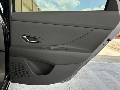 Used 2024 Hyundai Elantra SEL w/ Convenience Package image 25