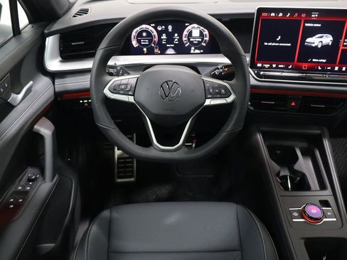 New 2026 Volkswagen Tiguan SE R-Line image 16