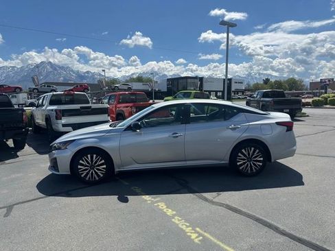 Used 2024 Nissan Altima 2.5 SV FWD image 6