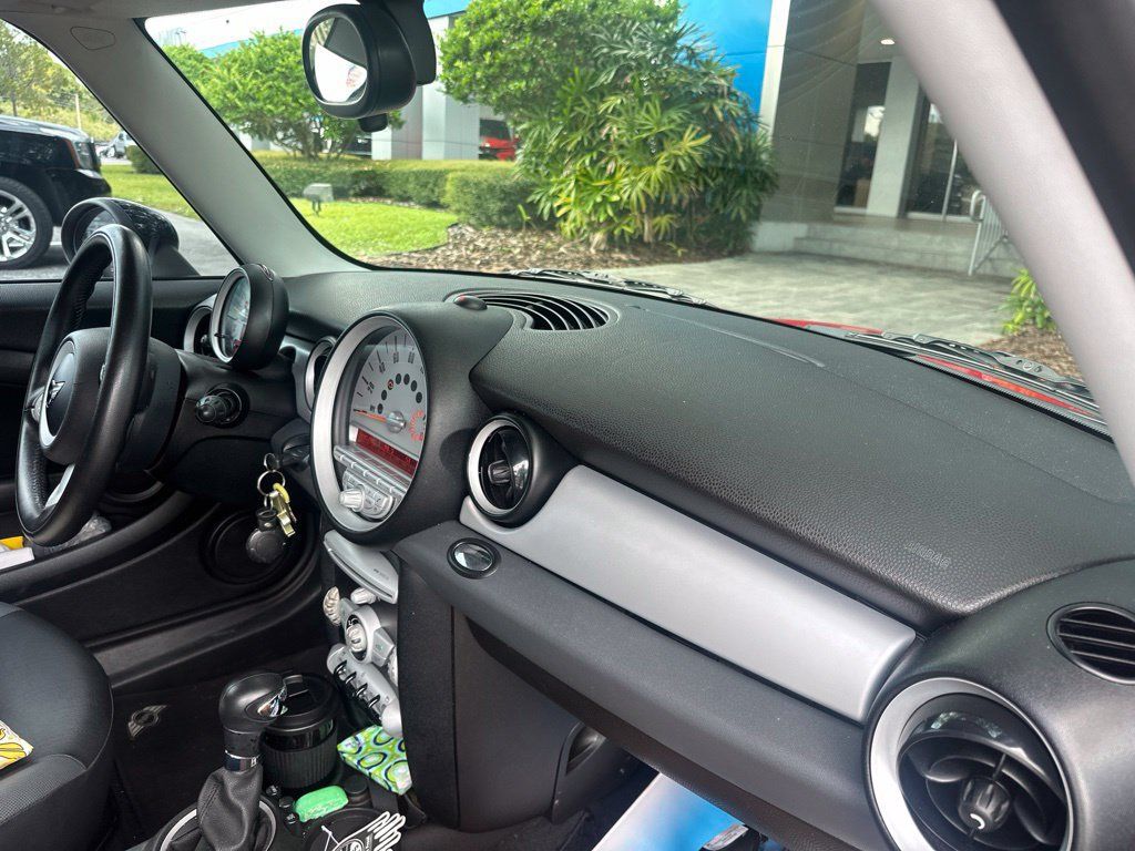 Used 2010 MINI Cooper Hardtop FWD image 11