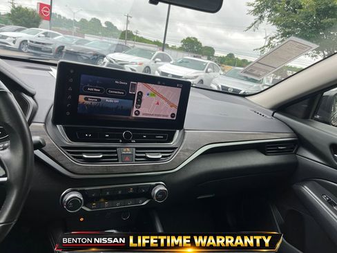 Used 2024 Nissan Altima 2.5 SV w/ SV Premium Package FWD image 15