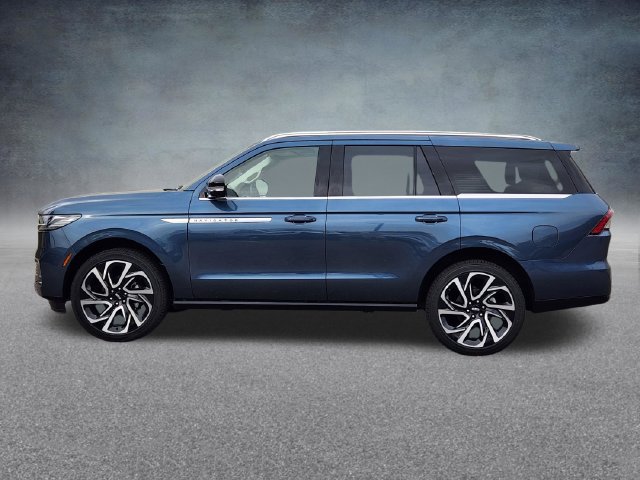 New 2027 Lincoln Navigator Reserve AWD/4WD image 4