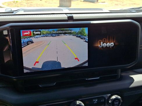 Used 2024 Jeep Wrangler Unlimited Sahara w/ Technology Group AWD/4WD image 18
