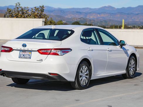 Used 2020 Toyota Camry LE image 5