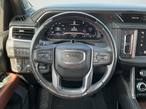 Used 2023 GMC Yukon XL Denali Ultimate AWD/4WD image 8