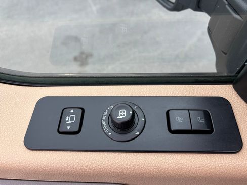 Used 2014 Ford F350 Lariat w/ Chrome Package image 20