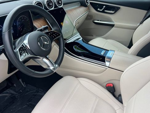 Used 2025 Mercedes-Benz GLC 300 image 13