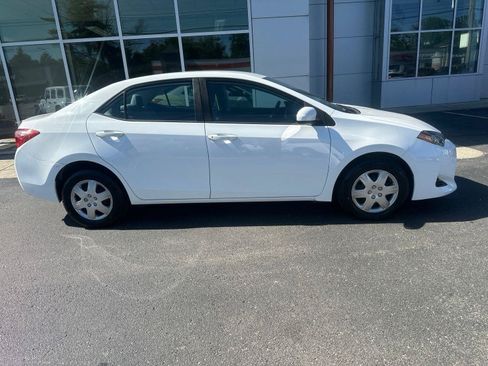 Used 2017 Toyota Corolla L FWD image 2