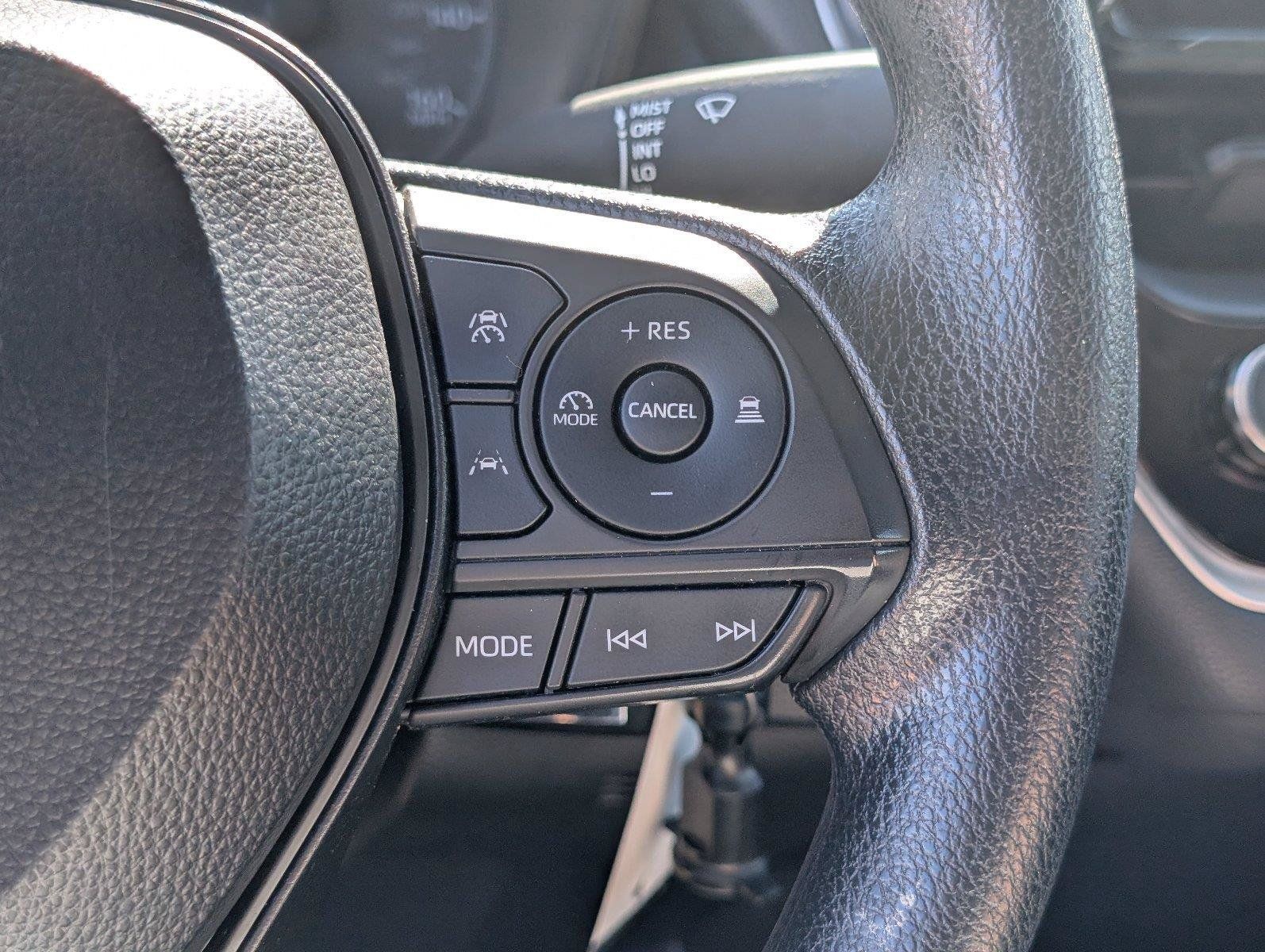 Used 2025 Toyota Corolla LE FWD image 28