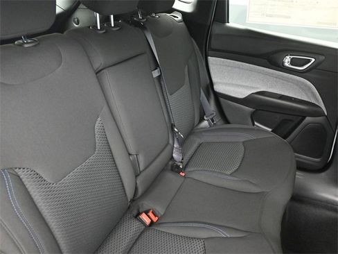 Used 2025 Jeep Compass Sport image 16