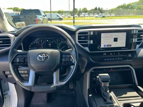 Used 2022 Toyota Tundra SR5 w/ SR5 Convenience Package AWD/4WD image 26