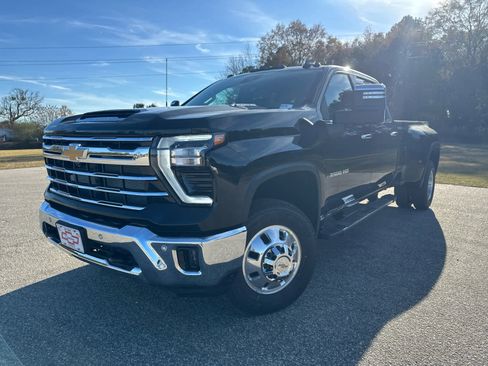 New 2026 Chevrolet Silverado 3500 LTZ w/ LTZ Convenience Package image 2