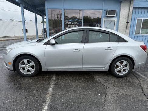 Used 2014 Chevrolet Cruze LT FWD image 2