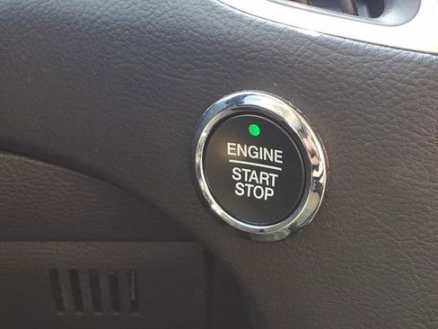 Used 2024 Ford Edge Titanium image 11