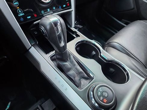 Used 2015 Ford Explorer Limited image 32