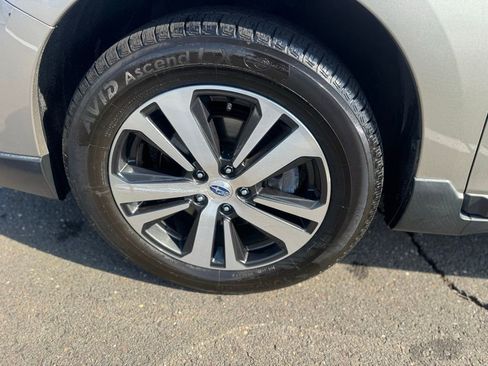 Used 2018 Subaru Outback 3.6R Limited AWD/4WD image 11