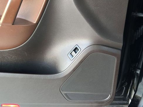 Used 2013 Volkswagen Touareg VR6 image 36