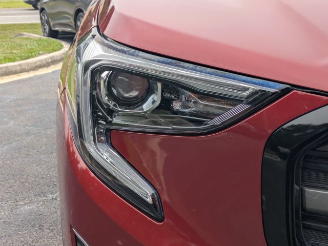 Used 2019 GMC Terrain SLE w/ Driver Convenience Package FWD image 9