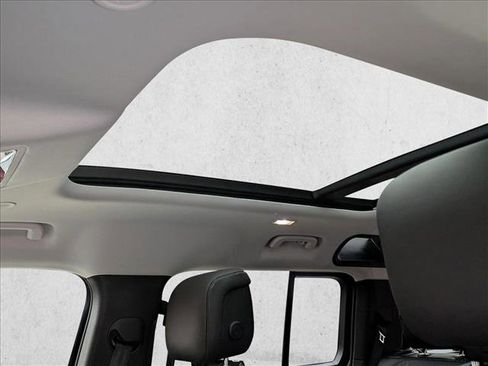 New 2026 Land Rover Defender 110 X-Dynamic SE image 15