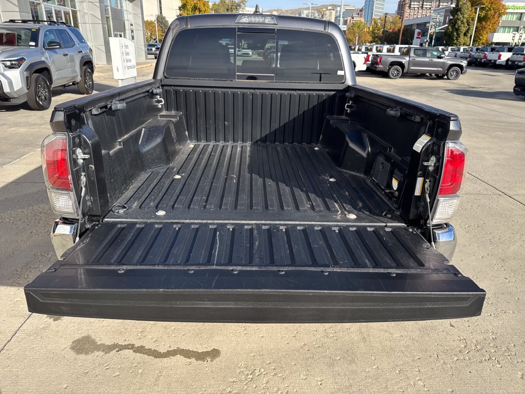 Certified 2022 Toyota Tacoma TRD Off-Road AWD/4WD image 21