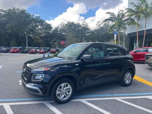 Used 2023 Hyundai Venue SE image 9