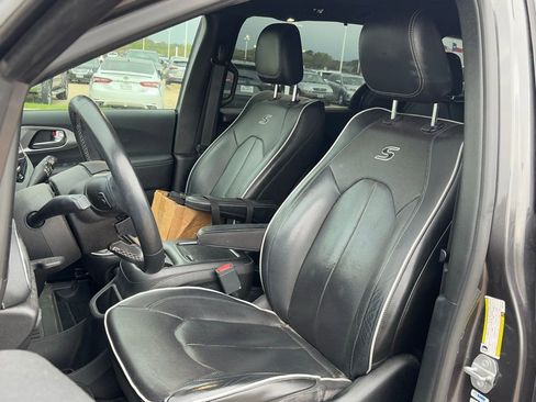 Used 2019 Chrysler Pacifica Limited w/ Advanced Safetytec Group image 7