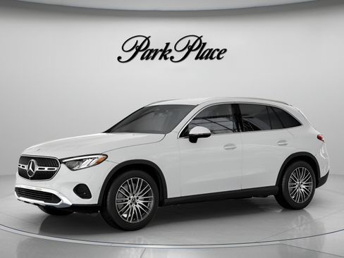 Used 2026 Mercedes-Benz GLC 300 image 2