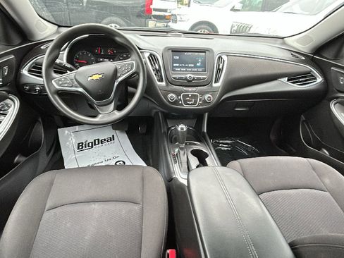 Used 2018 Chevrolet Malibu LT image 12