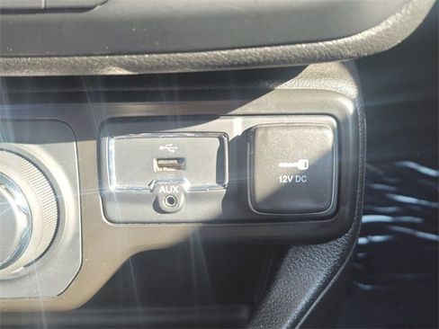 Certified 2023 Jeep Renegade Latitude image 25