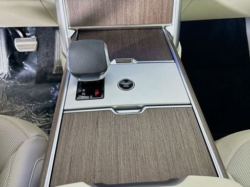 New 2026 Land Rover Range Rover Long Wheelbase SE AWD/4WD image 18