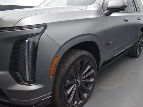 Certified 2026 Cadillac Escalade V w/ LPO, Onyx Lite Package AWD/4WD image 42