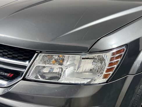 Used 2018 Dodge Journey SE image 11