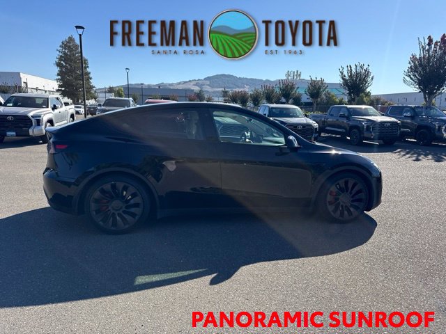 Used 2022 Tesla Model Y Performance AWD/4WD image 3
