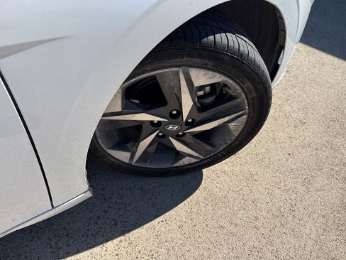 Used 2023 Hyundai Elantra SEL w/ Convenience Package image 16