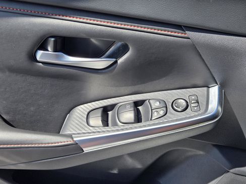 Used 2025 Nissan Sentra SR FWD image 23