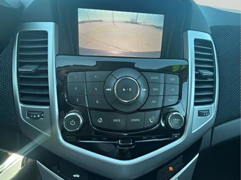 Used 2015 Chevrolet Cruze LT FWD image 16