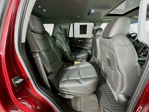 Used 2020 Cadillac Escalade Luxury w/ Escalade Sport Edition AWD/4WD image 37