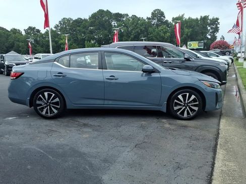 Used 2024 Nissan Sentra SV w/ SV Premium Package FWD image 3